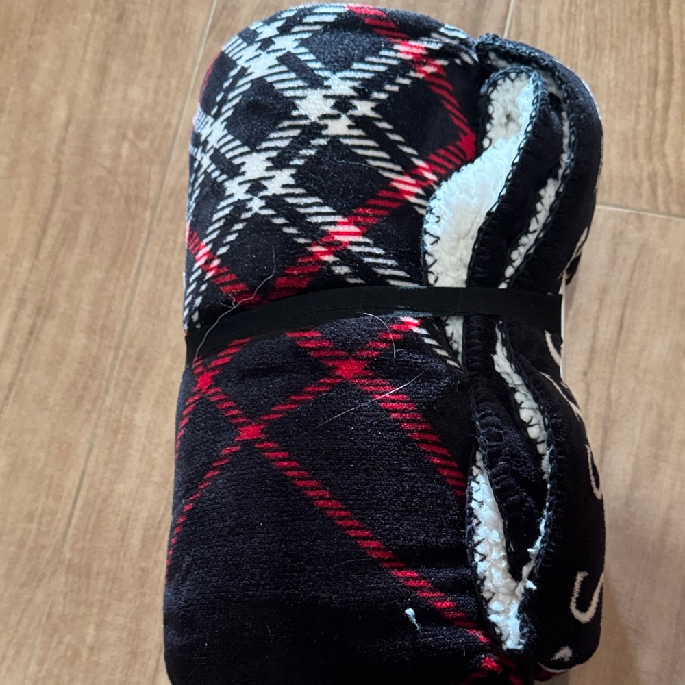 Victoria's Secret Black and Red Plaid plush blanket - Picture 5 of 5